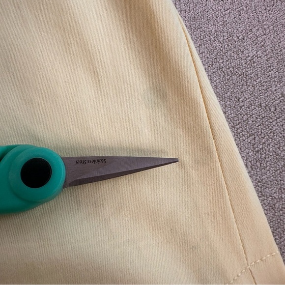 Ralph Lauren Polo Golf Shorts. Yellow. 38 waist. 9 inch inseam. - Picture 10 of 10